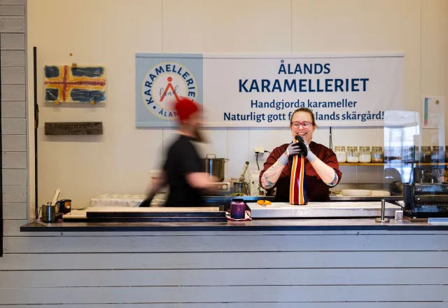 Anna & Obi i karamellköket