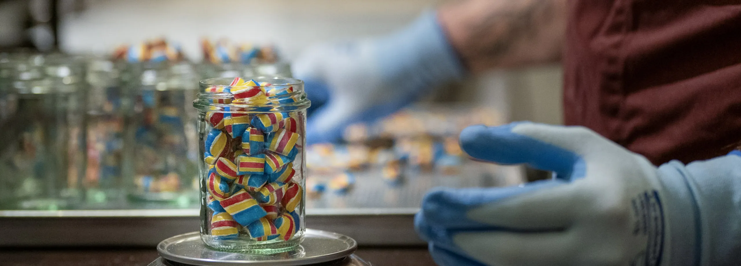 Förpackning av karamellerna